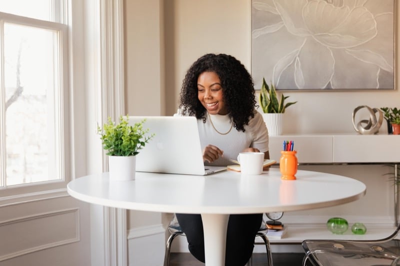 black-woman-talking-on-computer