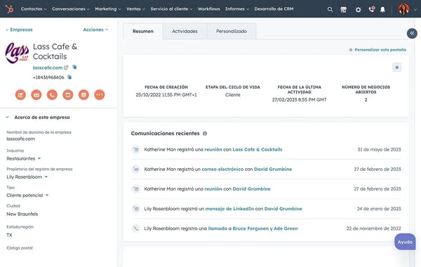 Interfaz de CRM de HubSpot mostrando la actividad del lead y los detalles de contacto.