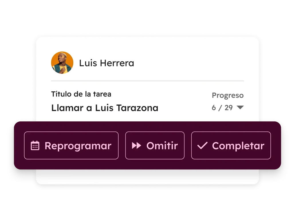 Interfaz del software de seguimiento de llamadas HubSpot que muestra la cola de llamadas de un usuario junto a los datos de contacto del cliente