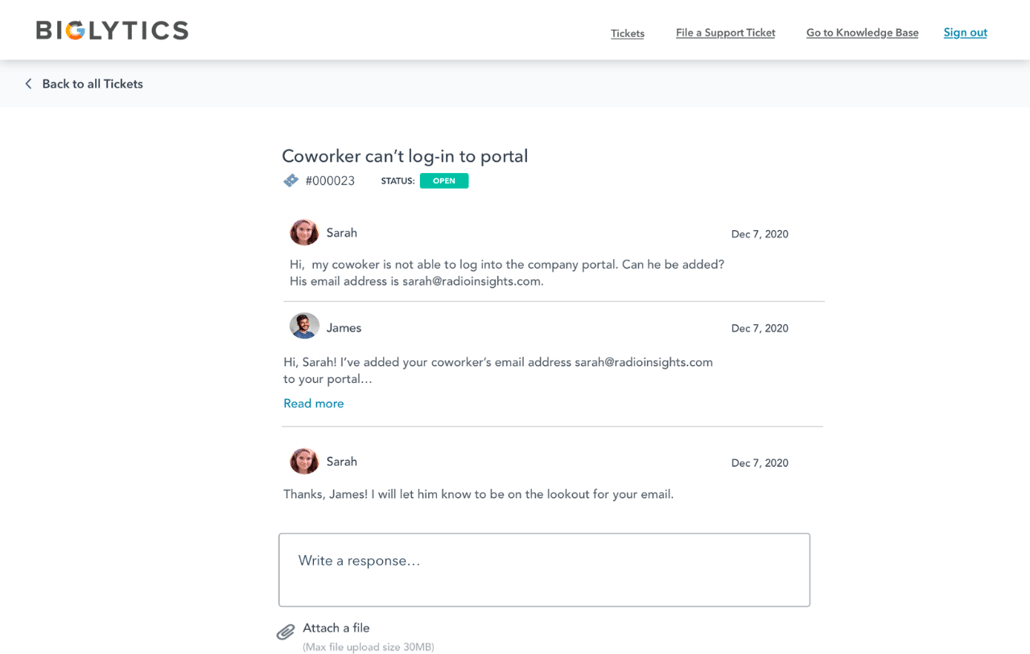 Imagen de una conversación sobre un ticket en el portal del cliente