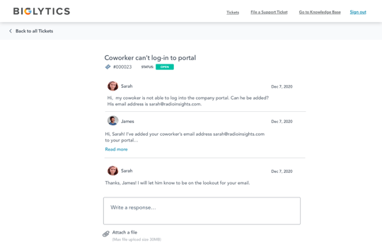 Imagen de una conversación sobre un ticket en el portal del cliente